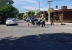 Una cooperativa de trabajo realiza el bacheo con presencia policial