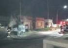 Bomberos Voluntarios acudieron al incendio de un utilitario