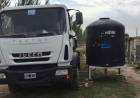 Colocaron tanques con agua para abastecimiento de vecinos en un sector de la ciudad