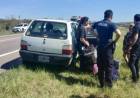 Dos personas fueron detenidas en la Ruta 3 tras robar un auto con las llaves puestas en Punta Alta
