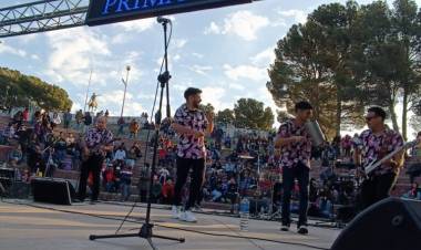 Con un gran marco de público, el Municipio celebró el “Día de la primavera” en el parque San Martín