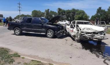 Dos personas heridas por un fuerte choque en la rotonda de Grünbein