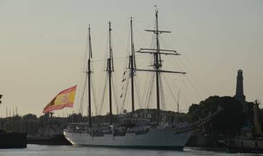 El buque escuela español “Juan Sebastián de Elcano” arribó al Puerto de Buenos Aires