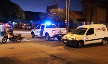 Una motociclista debió ser trasladada al Hospital tras protagonizar un accidente de tránsito