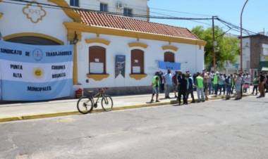 Comenzó un nuevo PARO de trabajadores municipales en Coronel Rosales