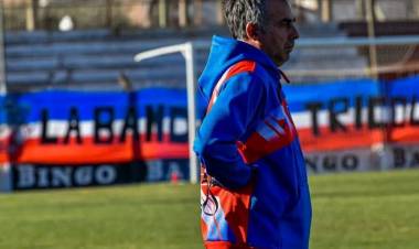 Marco González ya no es DT de Rosario. ¿Agarra Schumacher?