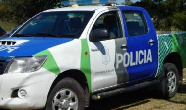 Detuvieron a tres adolecentes por causar daños en un banco de una plaza