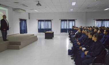 Veteranos de la Guerra de Malvinas brindaron charlas en la Escuela de Suboficiales de la Armada