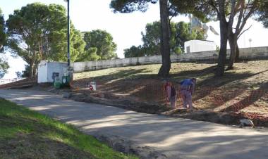 El Municipio de Coronel Rosales inició la colocación de pavimento articulado en el Parque San Martín 