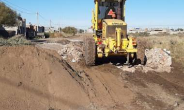 Desde el Municipio de Coronel Rosales se continúa la reparación y mantenimiento de calles de tierra  