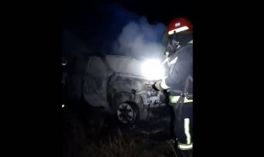 Pérdidas totales tras el incendio de una camioneta que circulaba por la ruta 3