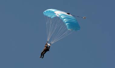 Se está llevando a cabo el Curso de Paracaidismo Militar Avanzado