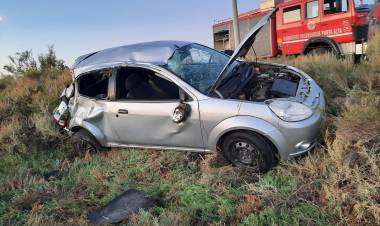 Vuelco de un auto en ruta 229
