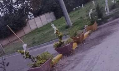 El Municipio retirará las macetas y adoquines que cortaban el tránsito en Avellaneda y 9 de julio