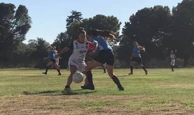 Femenino: FC Puerto Belgrano y Sporting se enfrentaron en un amistoso previo al comienzo de sus torneos