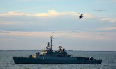 La corbeta ARA “Espora” patrulla la milla 200