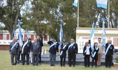 Se realizó el acto de la Armada en homenaje a los veteranos y caídos en Malvinas