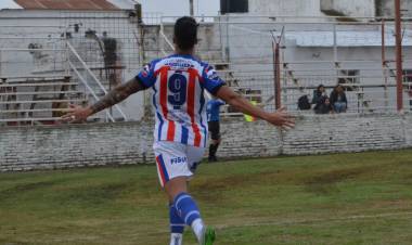 Liga del Sur: Rosario goleó a Sansinena 3 a 0 y sigue como único puntero