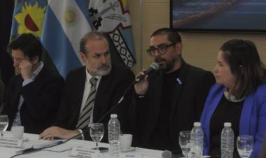 El Intendente Aristimuño participó del cónclave en defensa del megaproyecto de GNL en Bahía Blanca