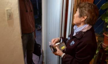 Alertan a la comunidad por falsos trabajadores de Salud que roban datos personales