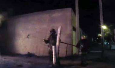 Bomberos Voluntarios acudieron al incendio de una vivienda en Corrientes al 1400