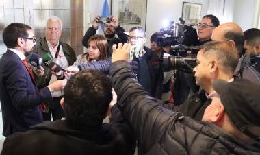 El Intendente Aristimuño acusó a Uset de eximir del pago de tasas a una importante empresa internacional