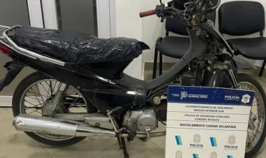 Encuentraron en Punta Alta una moto robada hace 4 años en Bahía Blanca