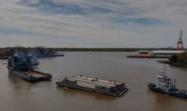 La nueva compuerta del Dique 2 ya se encuentra rumbo a Puerto Belgrano