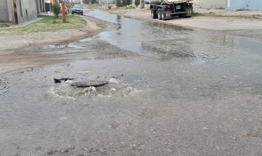 Muchos reclamos por desbordes cloacales en distintos puntos de la ciudad