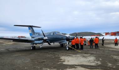 La Armada Argentina volvió a aterrizar en la Antártida