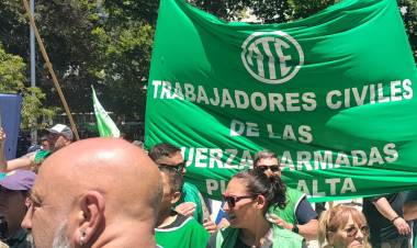 Se renovaron por un año los contratos a civiles de la Armada, mientras ultiman detalles de los exámenes