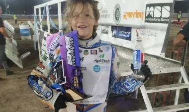 La joven rosaleña Magdalena Bouscayrol ganó su primera carrera en una final del Internacional de Speedway
