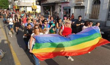 Así fue la Marcha Federal del Orgullo en Punta Alta