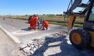Vialidad continúa los trabajos de reparación de la autovía Bahía Blanca - Punta Alta