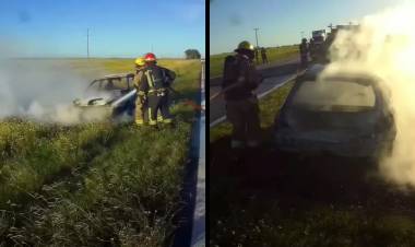 Pérdidas totales en el incendio de un automóvil en la Ruta 249