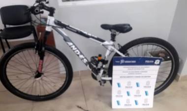 Un hombre saltó una reja, le robó la bicicleta a su expareja y lo atraparon