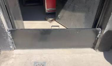 Crece la colocación de compuertas en viviendas luego de las inundaciones en Punta Alta