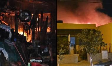 Impresionante incendio en un taller mecánico de Ciudad Atlántida