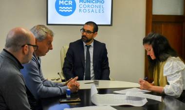 Aristimuño realizó la firma del contrato de obra para las primeras 32 viviendas del Barrio Luz y Fuerza