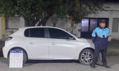 El hombre acusado de atacar a un inspector cayó por amenazas, en un auto robado en Mar del Plata