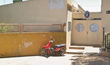Ingresaron a la Escuela 19 tras romper un ventiluz y provocaron daños