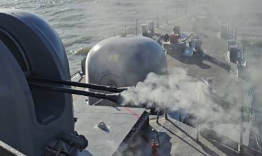 La corbeta ARA “Espora” realizó ejercicios de tiro