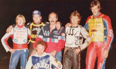 Los amantes de las motos en las noches de verano de Punta Alta