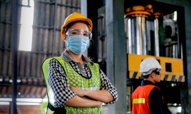 Modificarán ley que prohíbe a mujeres realizar determinados trabajos