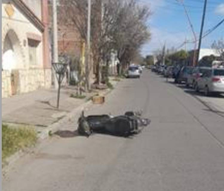 Accidente de tránsito entre un auto y una moto