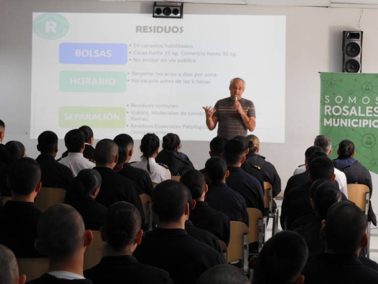 El Municipio de Coronel Rosales brindó charlas en la ESSA sobre normas de convivencia en la ciudad