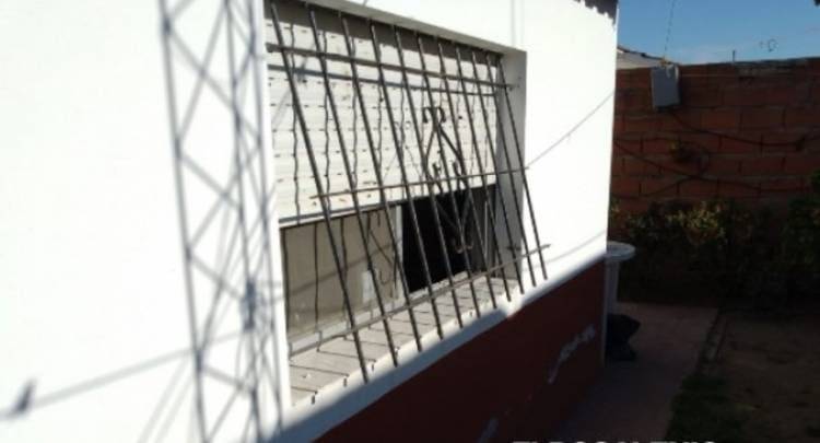 Robaron en una casa luego de arrancarle la reja de una de las ventanas