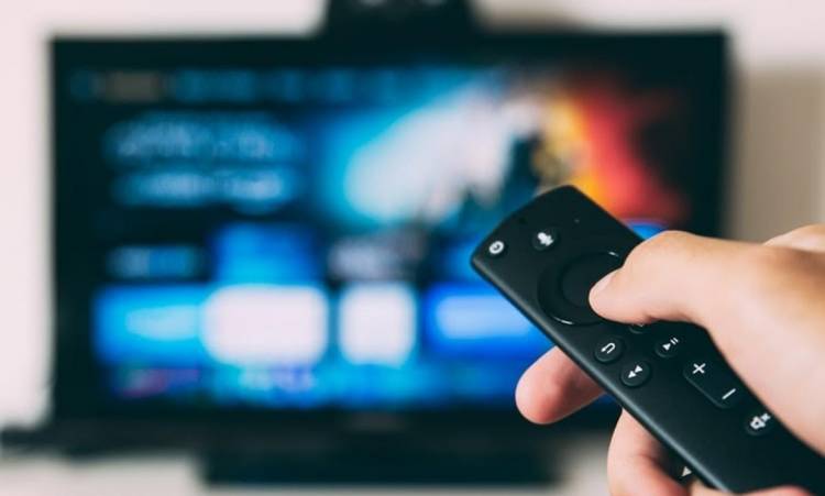 Autorizan dos subas para la telefonía, internet y televisión