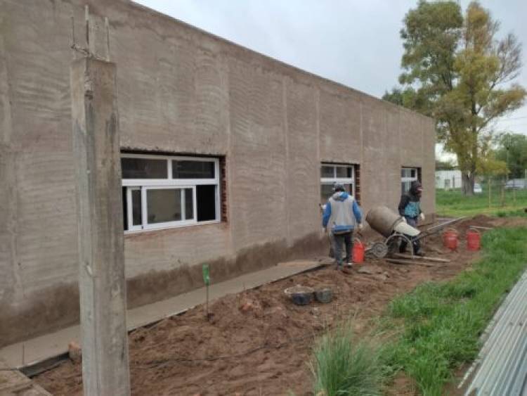 Avanza la obra de construcción de aulas que realiza el Municipio en la Escuela Agraria de Bajo Hondo