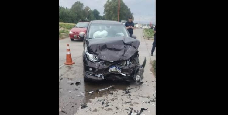 Una familia Puntaltense fue protagonista de un accidente de tránsito en la rotonda de Grümbein